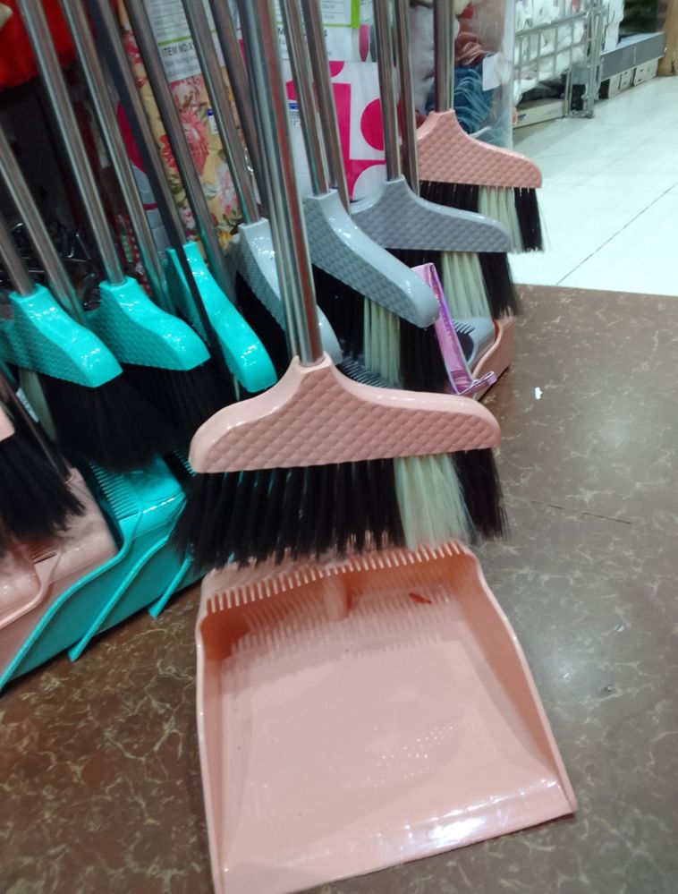 Plastic broom and dustpan set_thumbnail_3