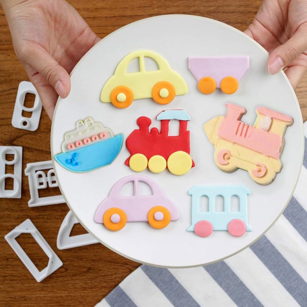 Cake decorating molds come in different shapes._thumbnail_2