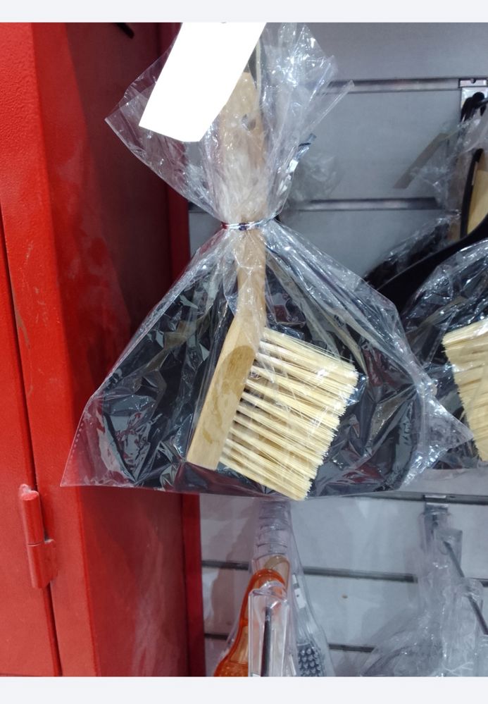 Wooden brush and dustpan for cleaning surfaces and desks_thumbnail_2