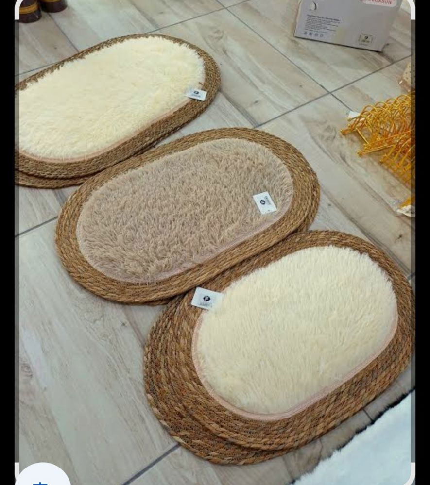 oval rug with soft white fur_thumbnail_2