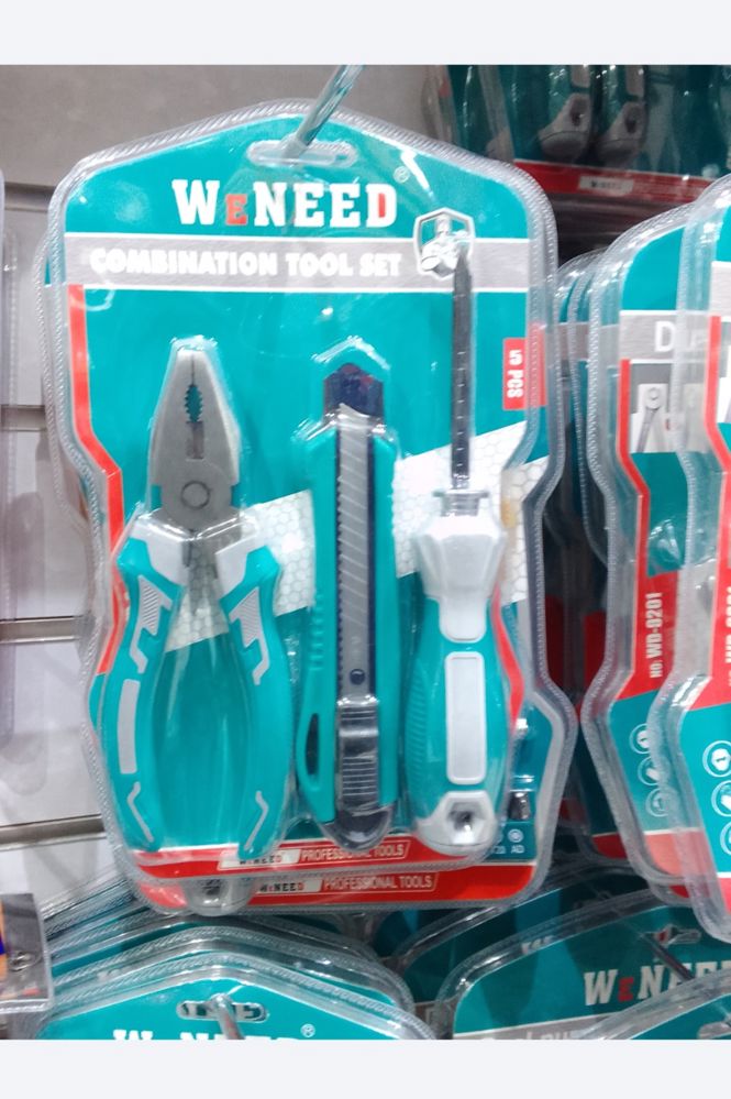 Tool set: pliers, scalpel, and screwdriver_thumbnail_1