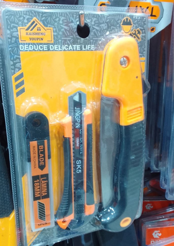 A set of cutting tools_thumbnail_0