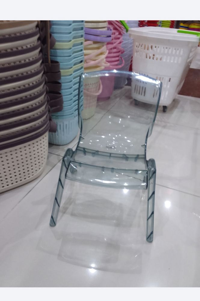 Transparent children's chair_thumbnail_3