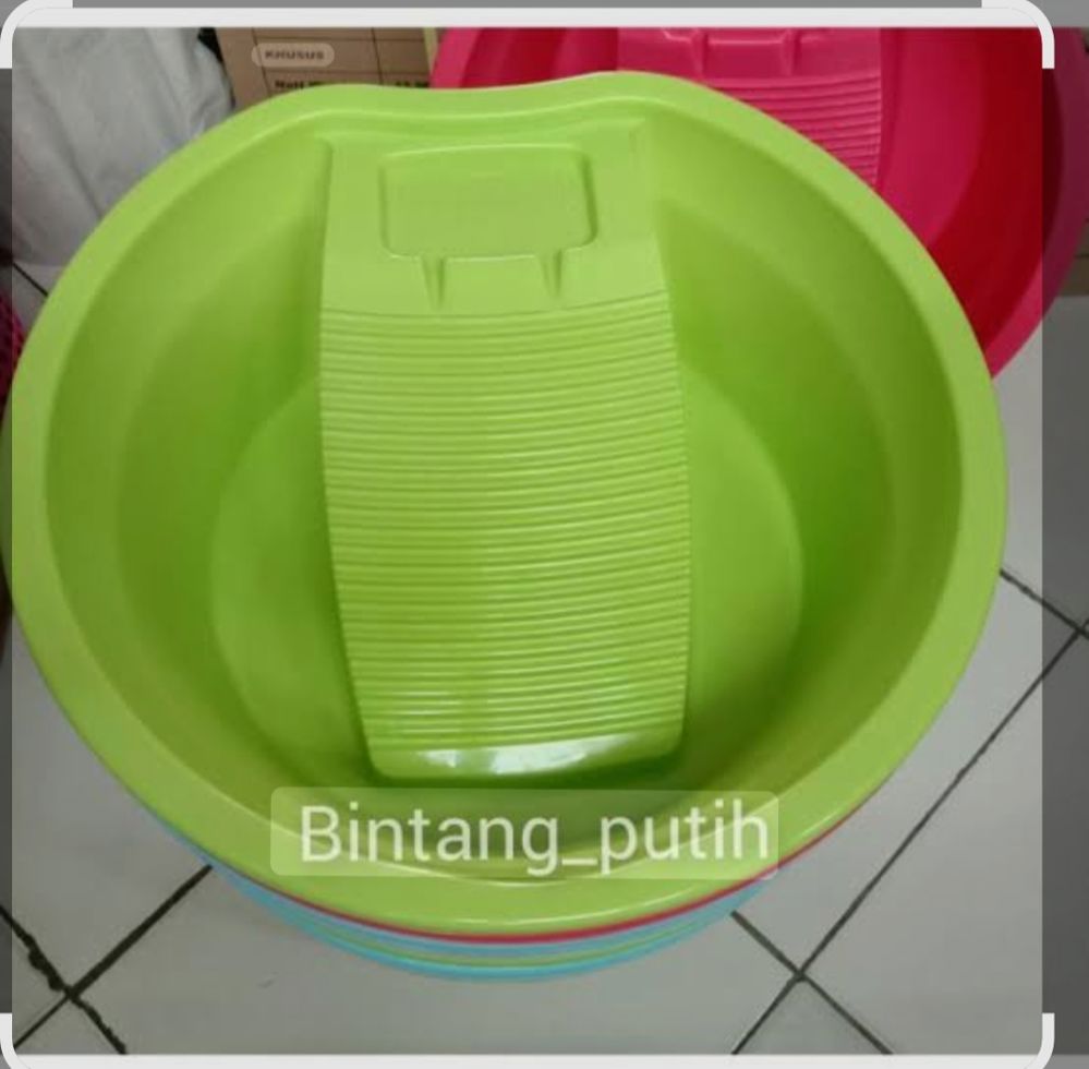 A colorful plastic basin that comes with a washboard_thumbnail_2