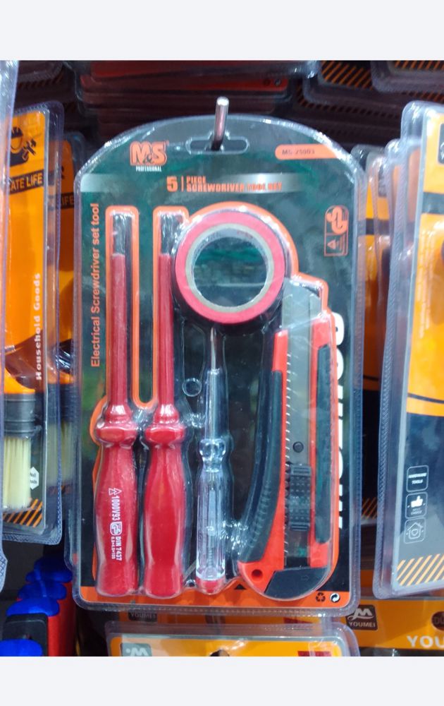 A set of tools for electrical use_thumbnail_0