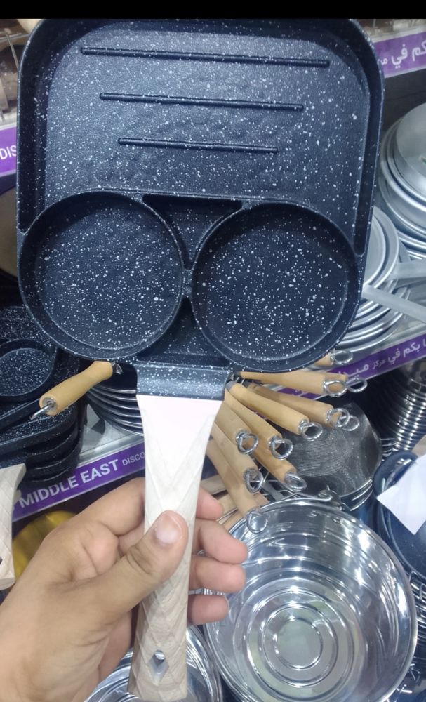 Egg pan divided into 3 sections_thumbnail_4