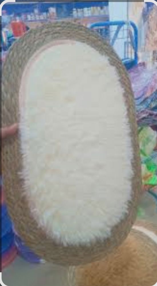 oval rug with soft white fur_thumbnail_1