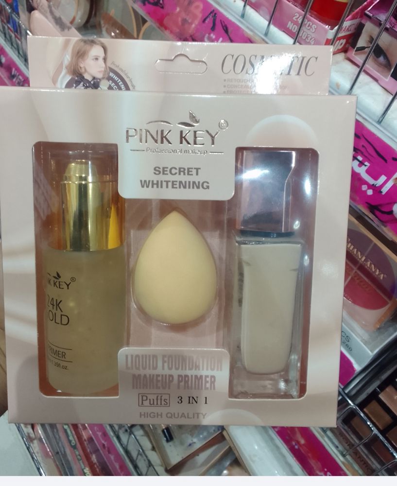 A makeup set consisting of foundation, liquid primer, and a blending sponge._thumbnail_3